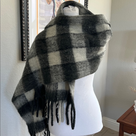 NWT JCrew Grey Plaid Scarf Wool Blend OS - Picture 1 of 5